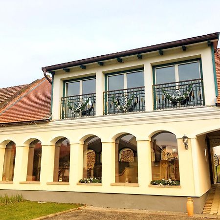 Ginti Panzio, Orseg Hotel Magyarszombatfa Екстериор снимка